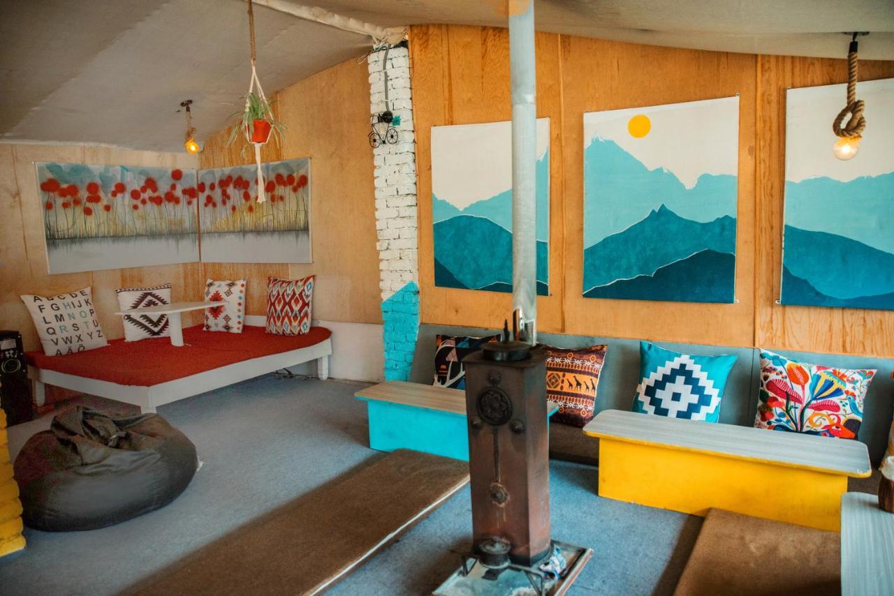 Young Monk Hostel & Cafe Old Manali Extérieur photo
