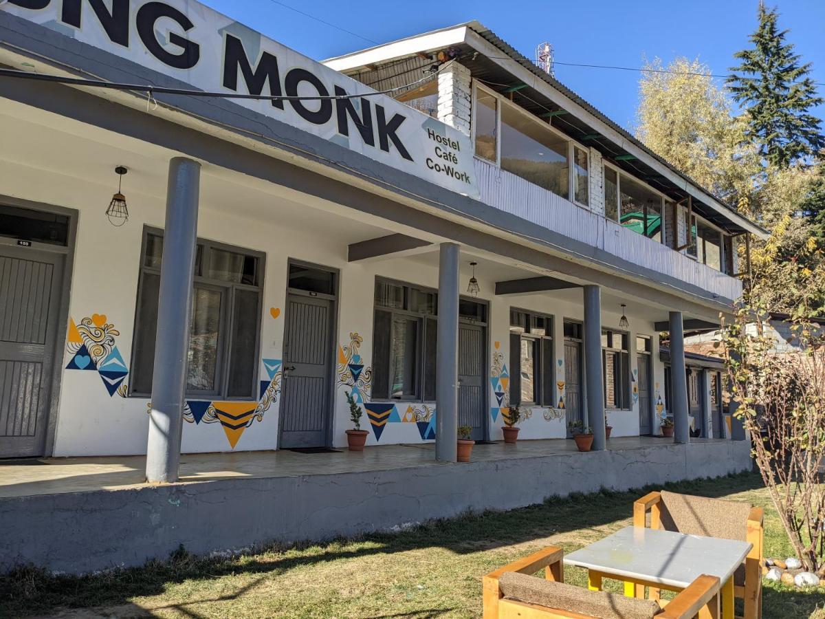 Young Monk Hostel & Cafe Old Manali Extérieur photo